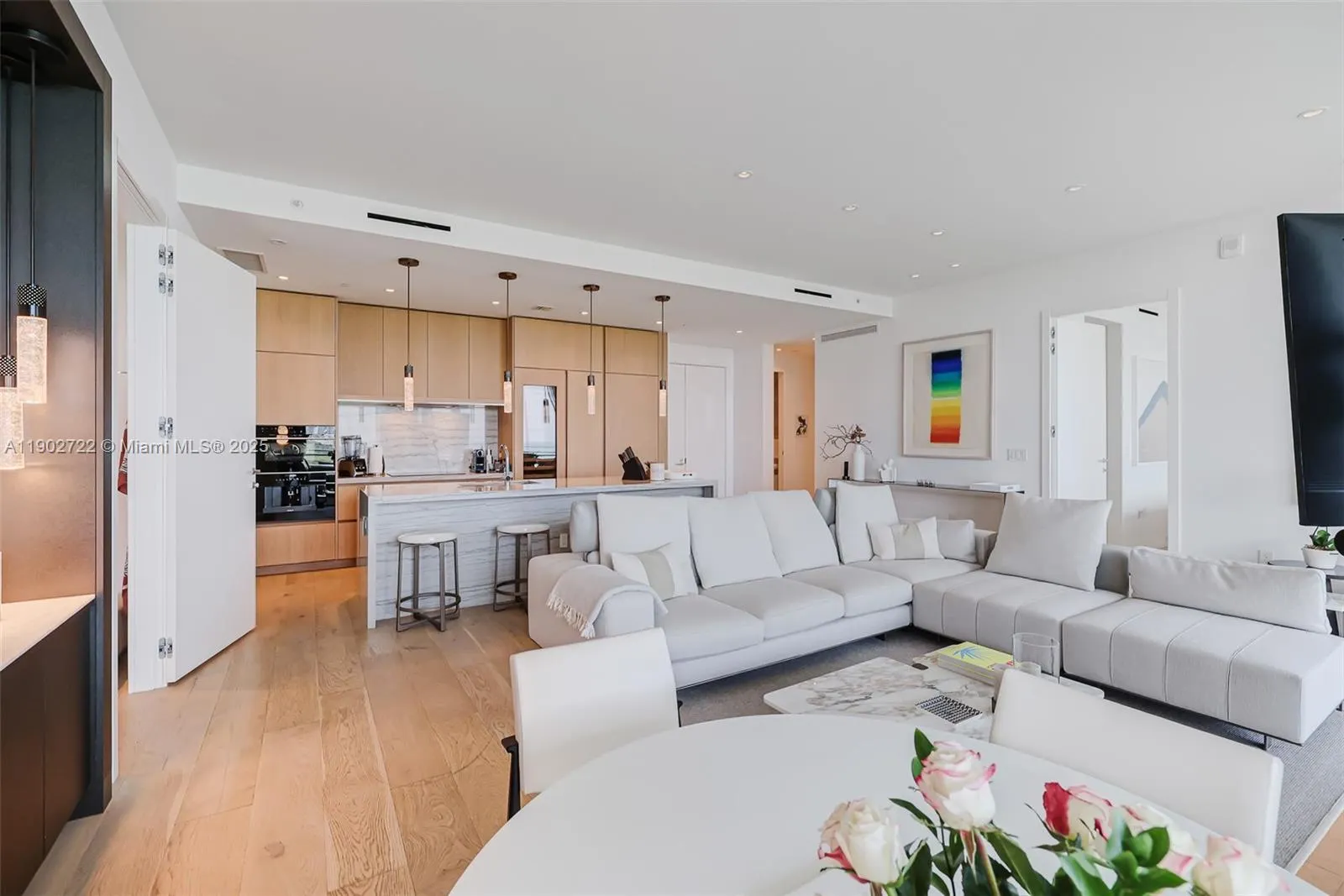 8701 Collins Ave, #904