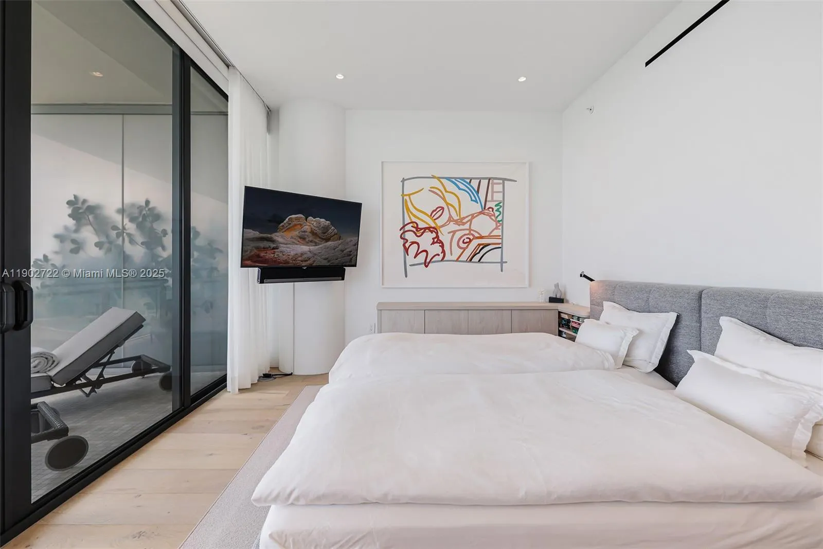 8701 Collins Ave, #904