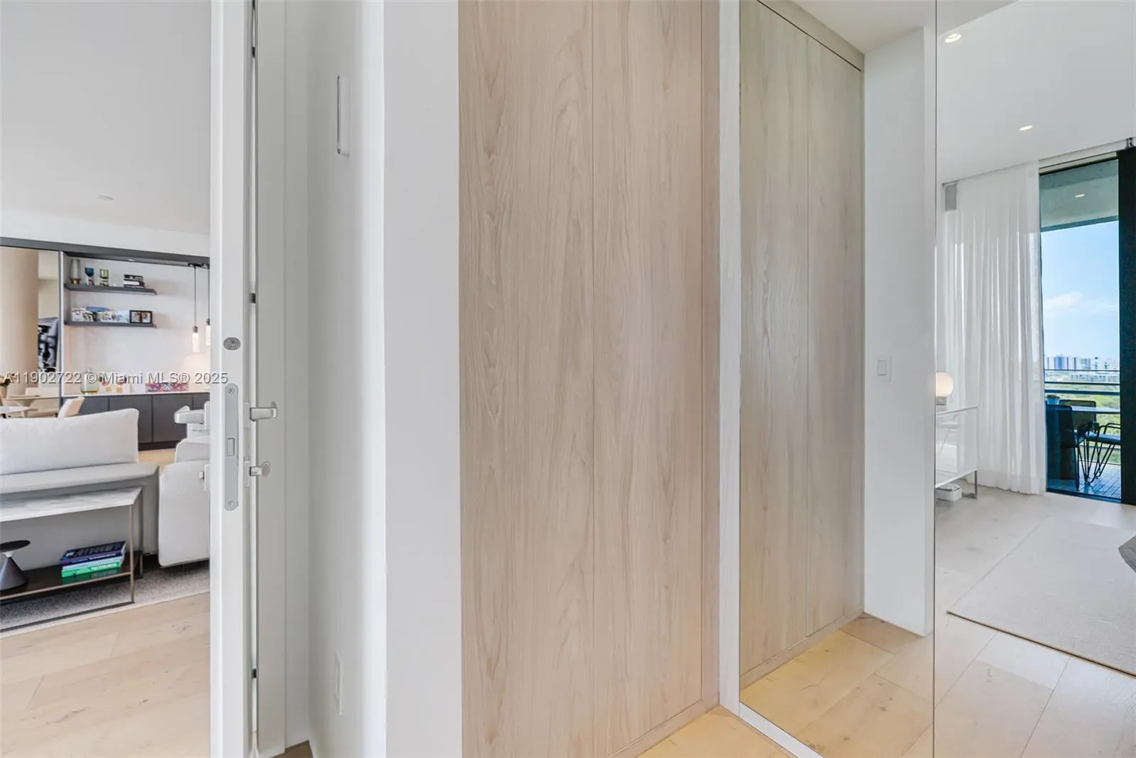 8701 Collins Ave, #904