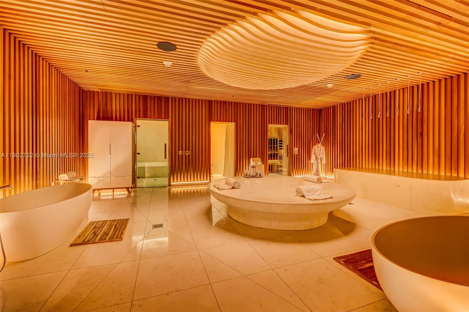 8701 Collins Ave, #904