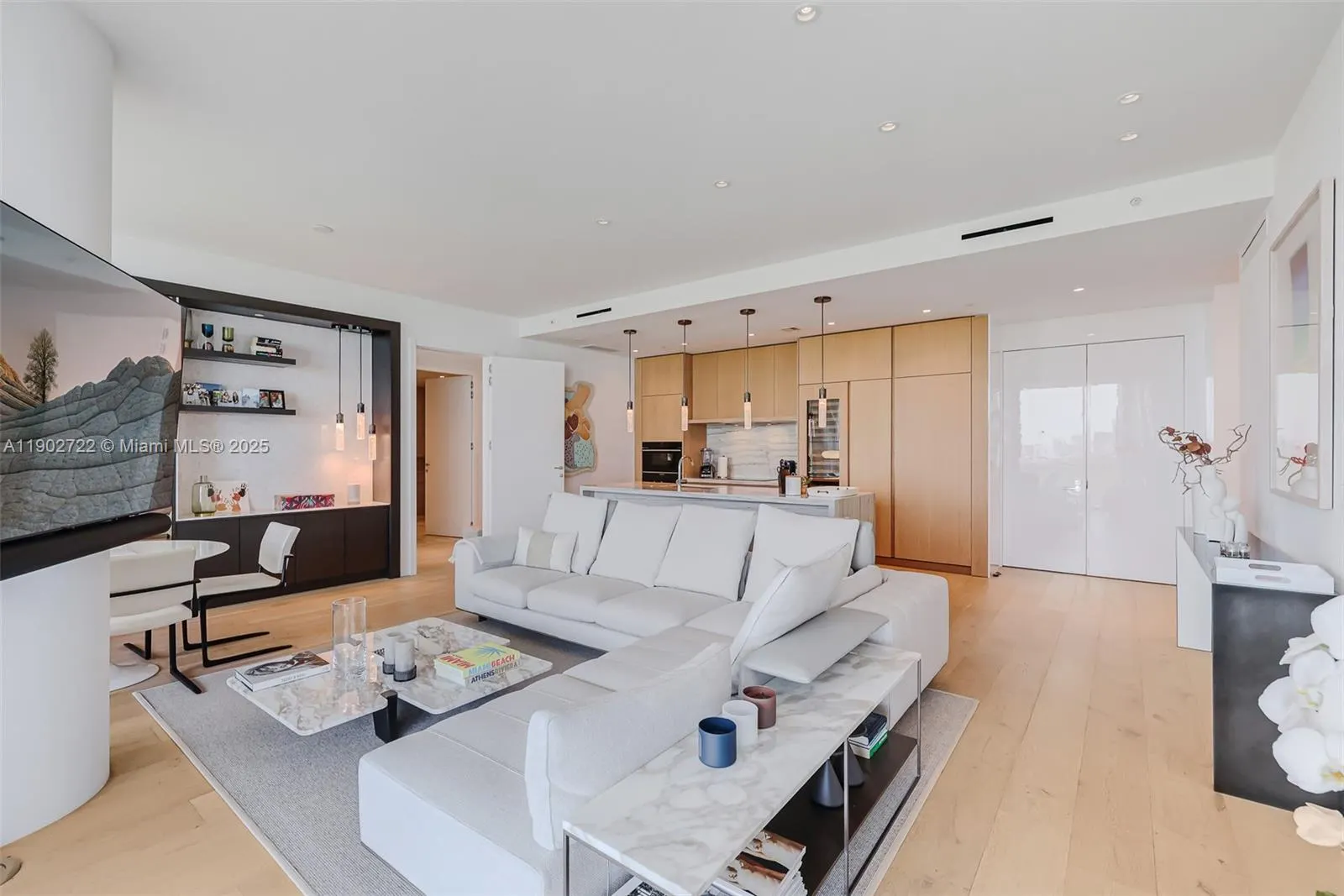 8701 Collins Ave, #904