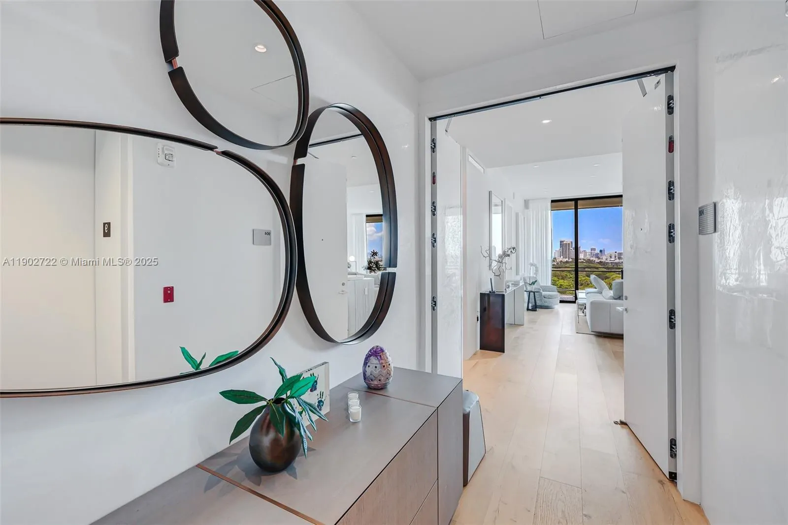 8701 Collins Ave, #904