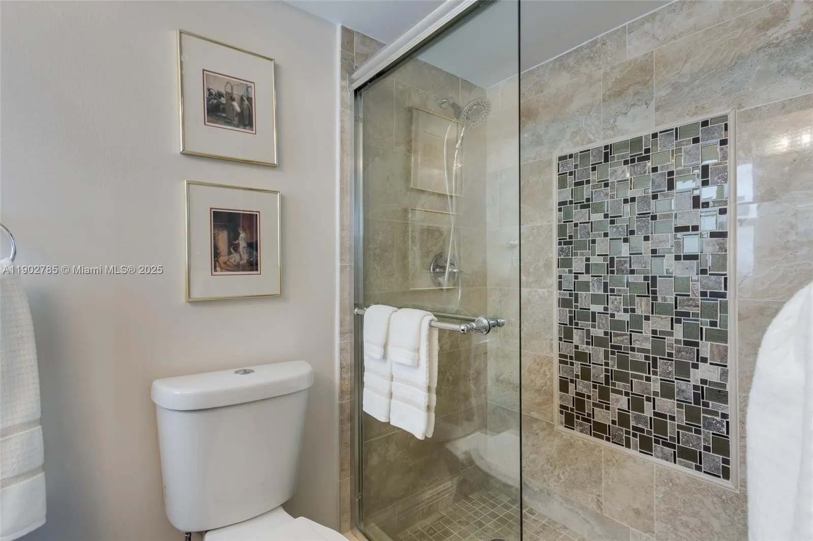 420 NE 12th Ave, #208