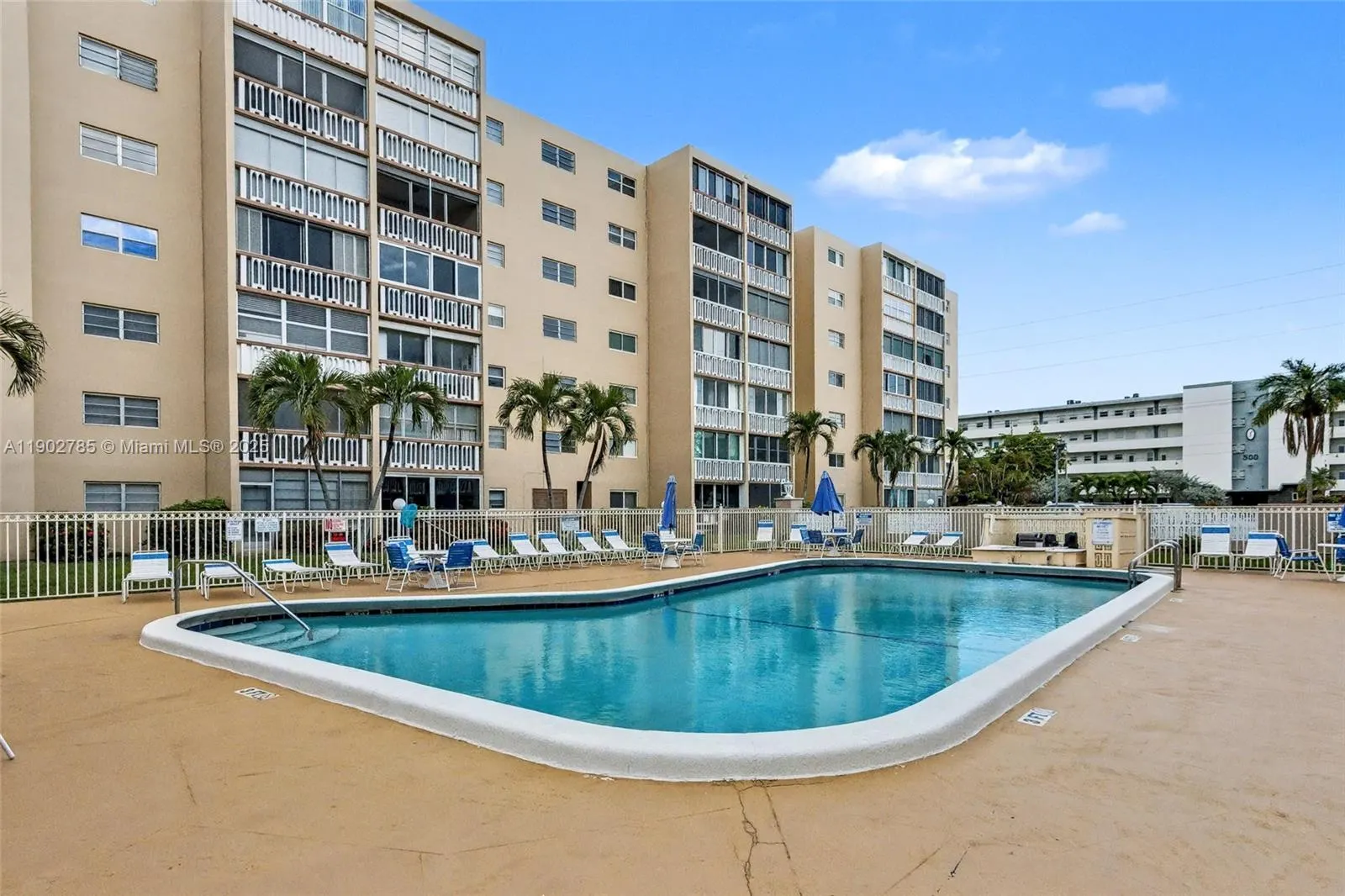 420 NE 12th Ave, #208