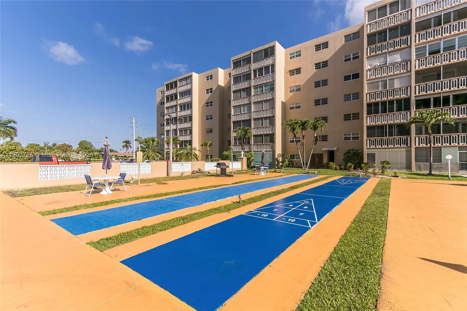 420 NE 12th Ave, #208