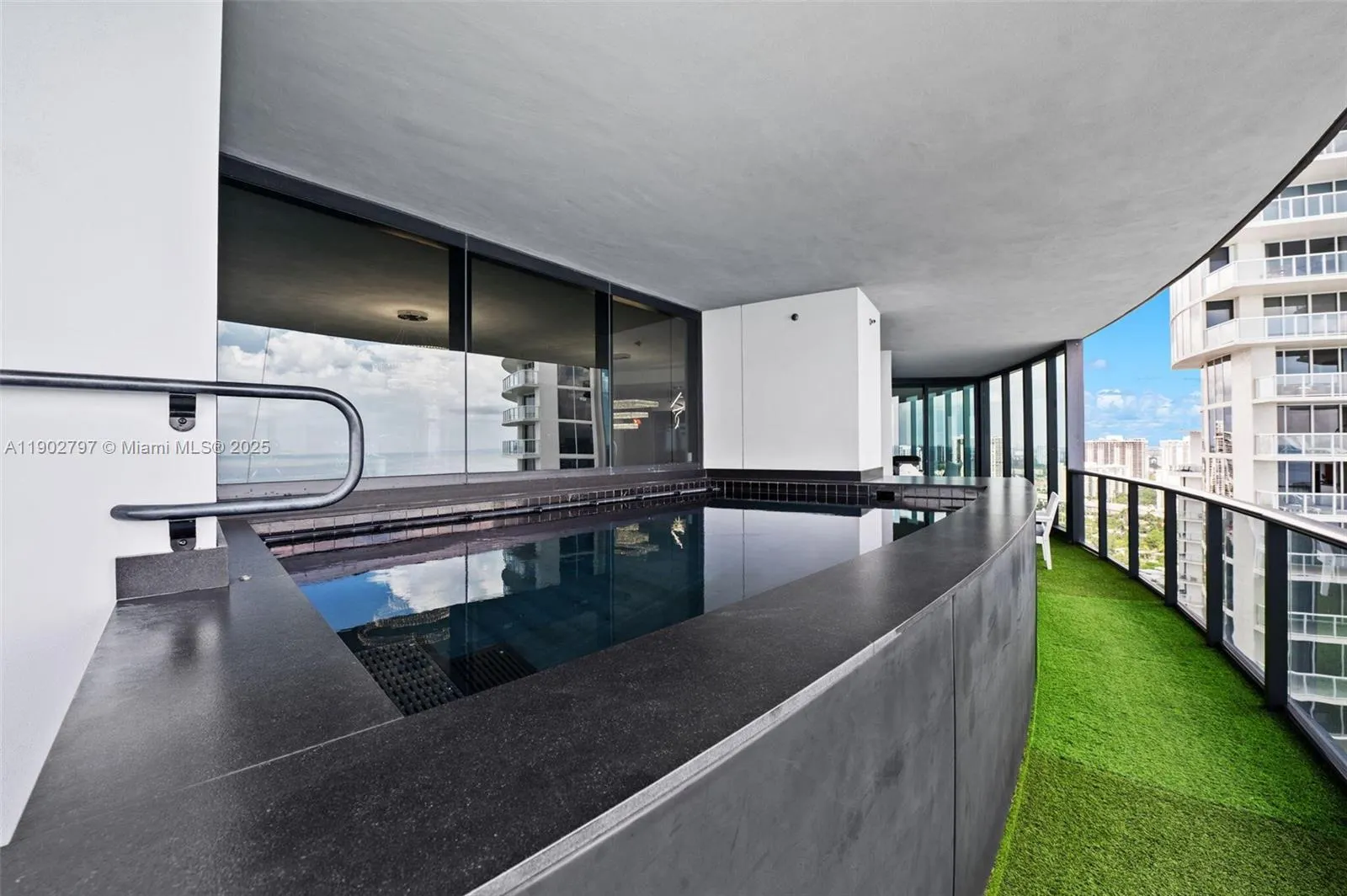 18555 Collins Ave, #2405