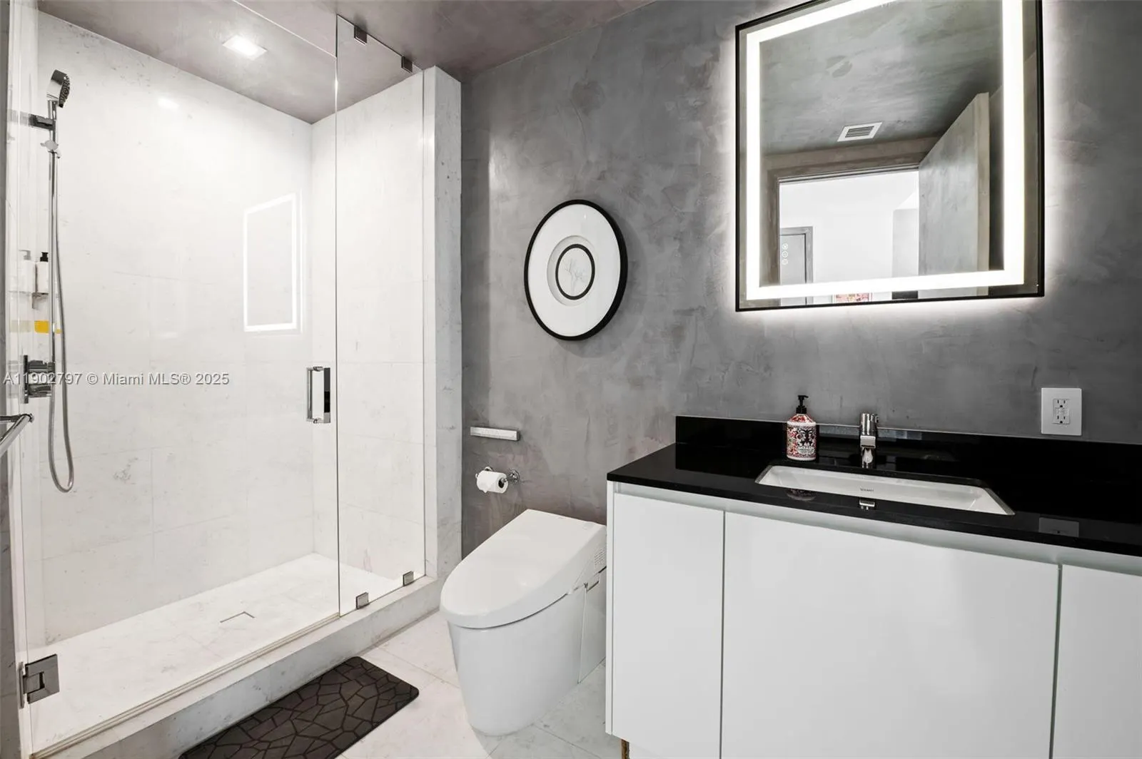 18555 Collins Ave, #2405