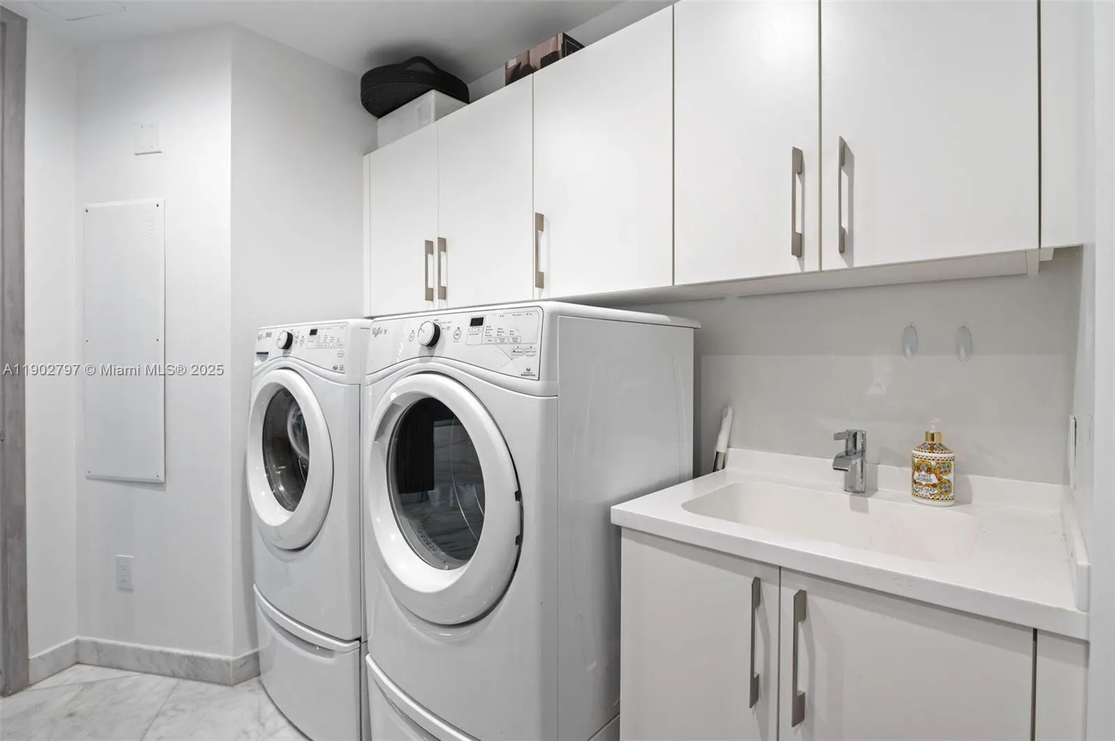 18555 Collins Ave, #2405