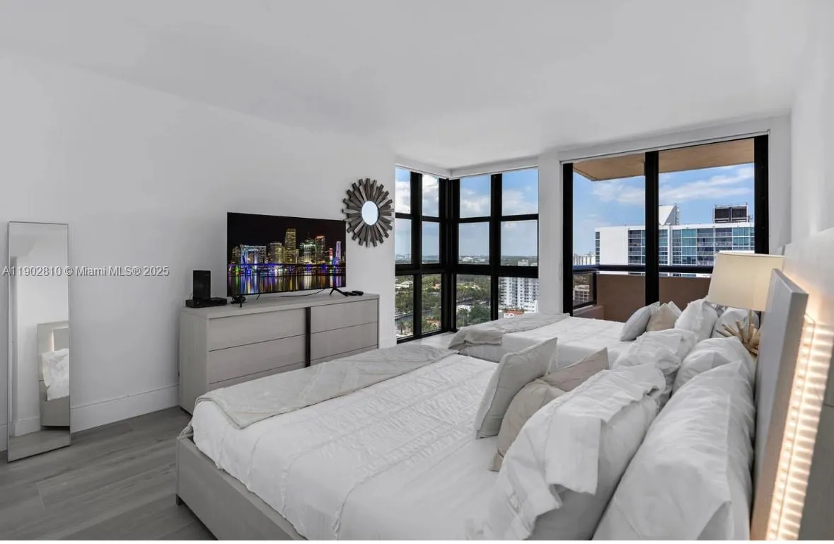 2555 Collins Ave, #2200