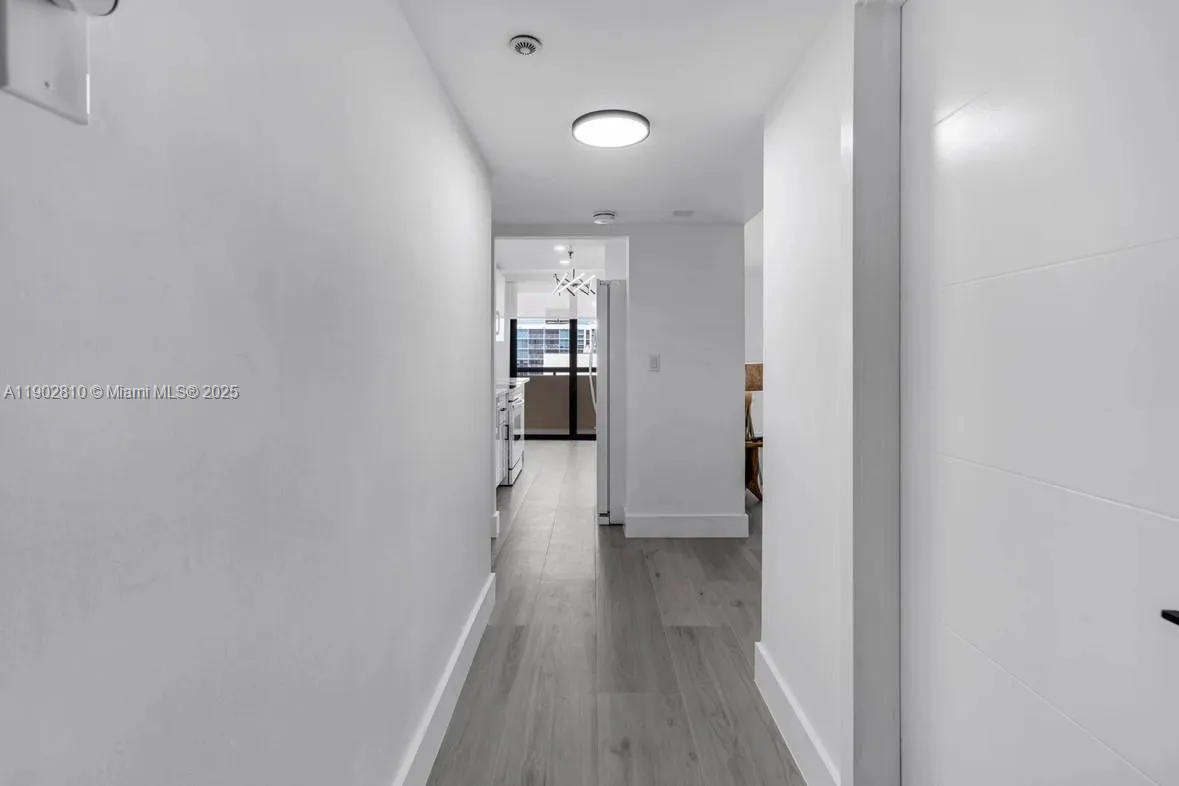 2555 Collins Ave, #2200