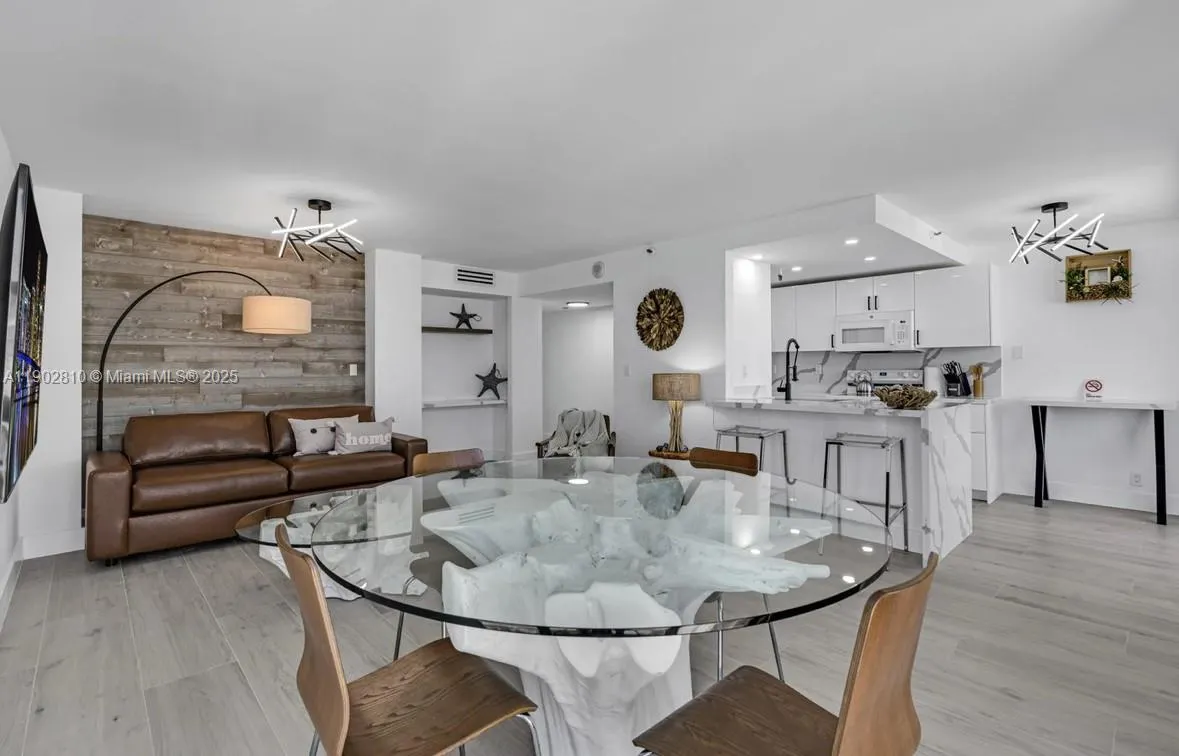 2555 Collins Ave, #2200