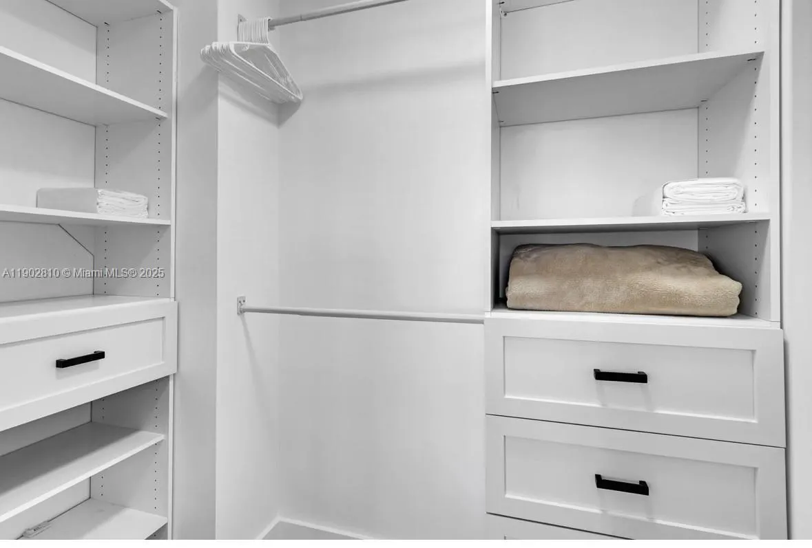 2555 Collins Ave, #2200