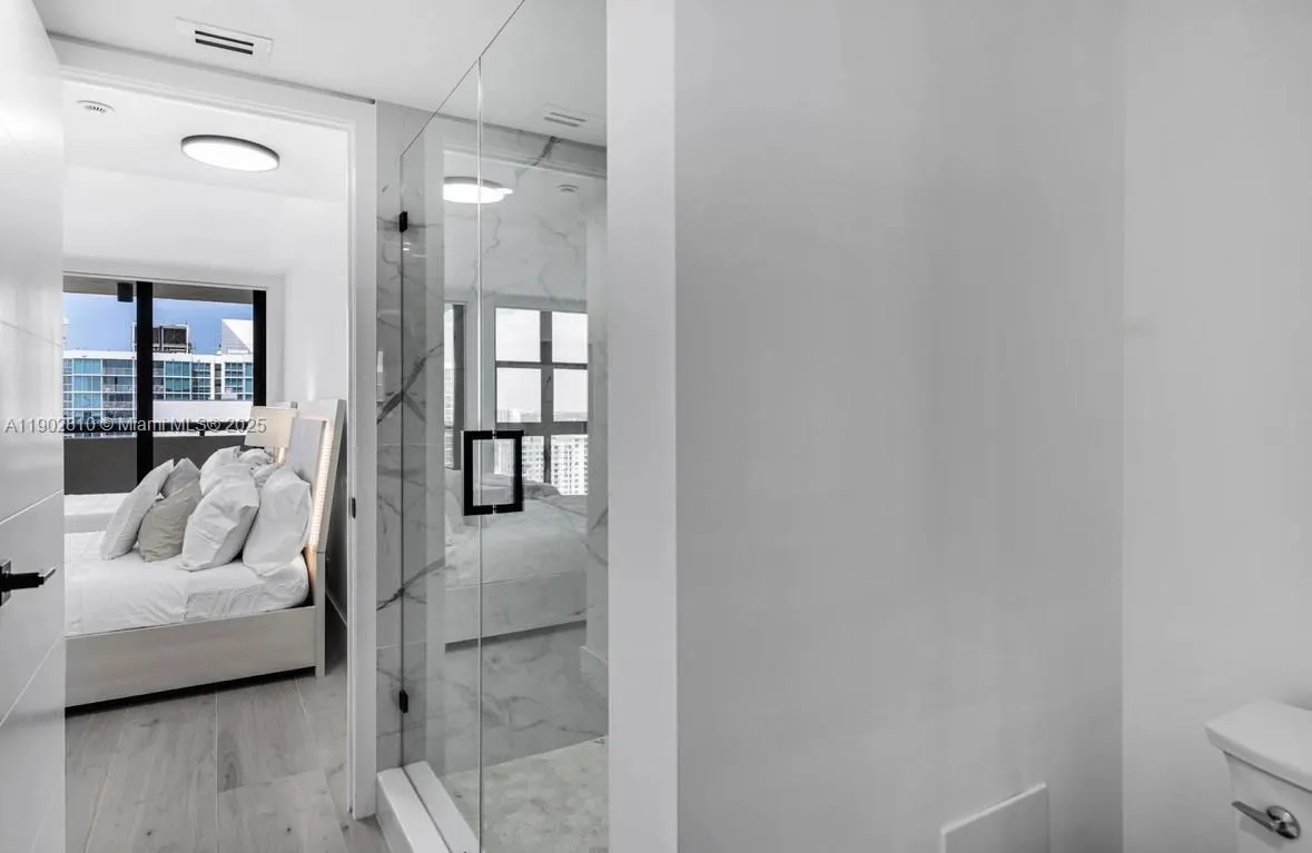 2555 Collins Ave, #2200