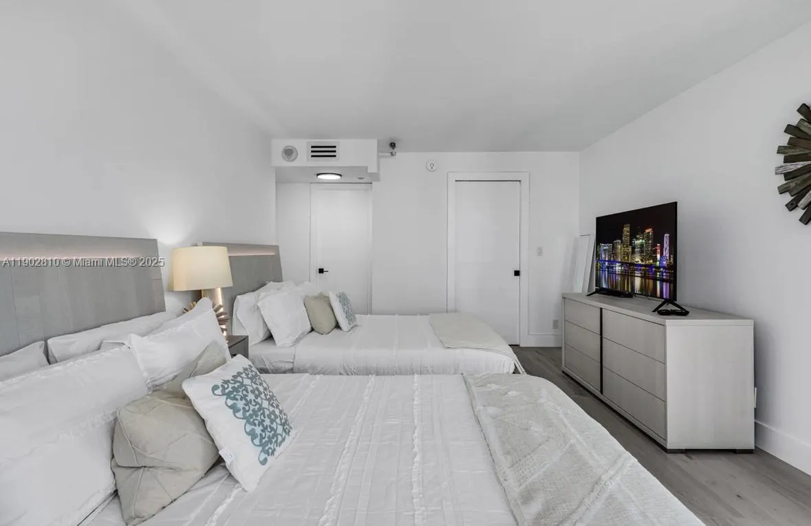 2555 Collins Ave, #2200