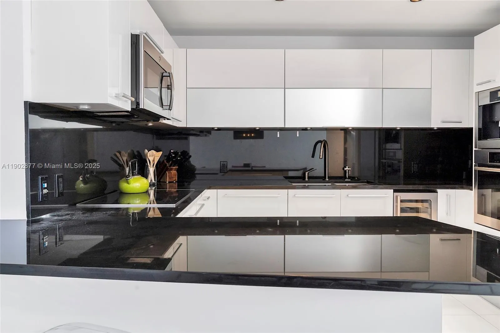 17121 Collins Ave, #2906