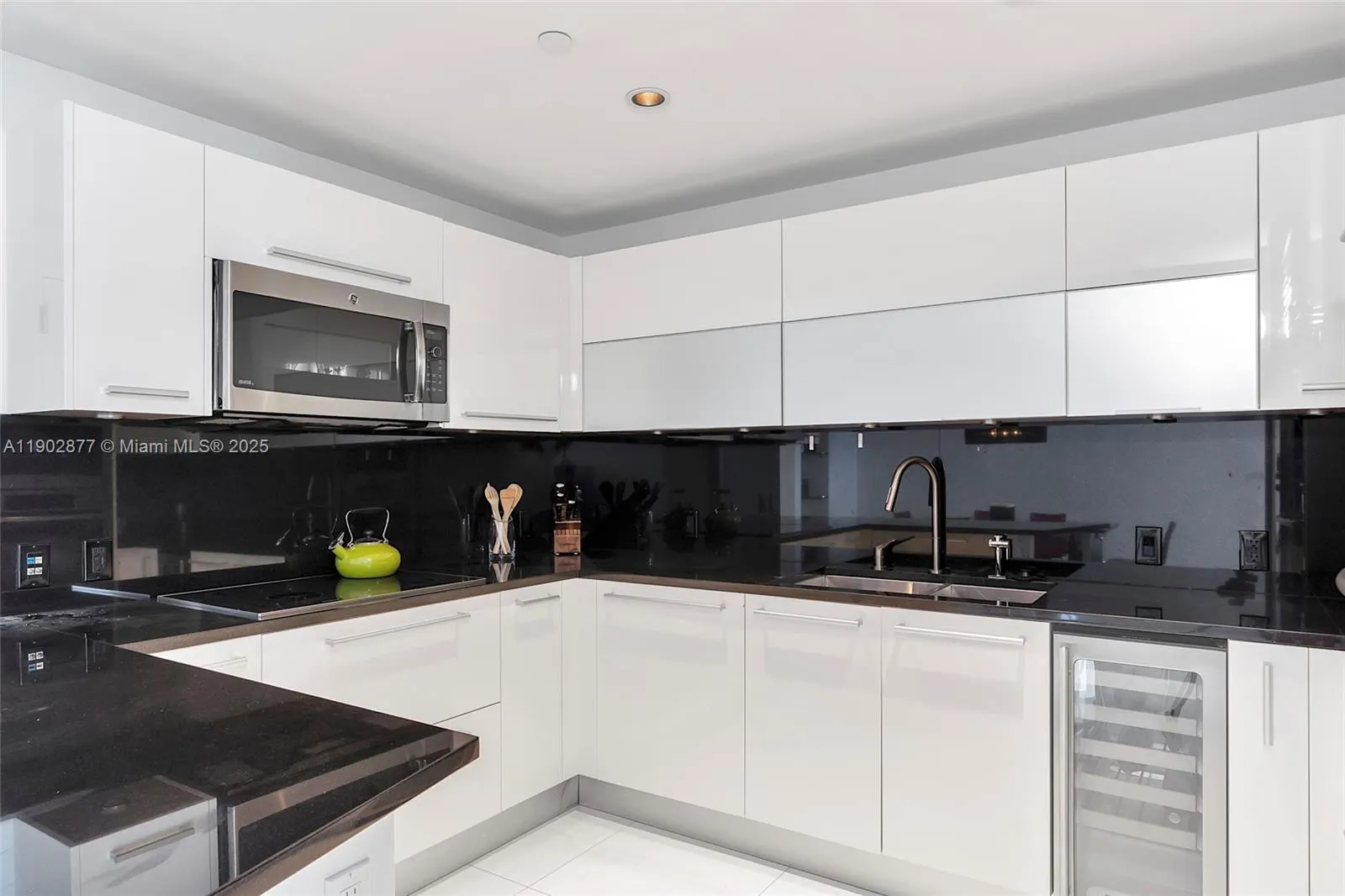 17121 Collins Ave, #2906