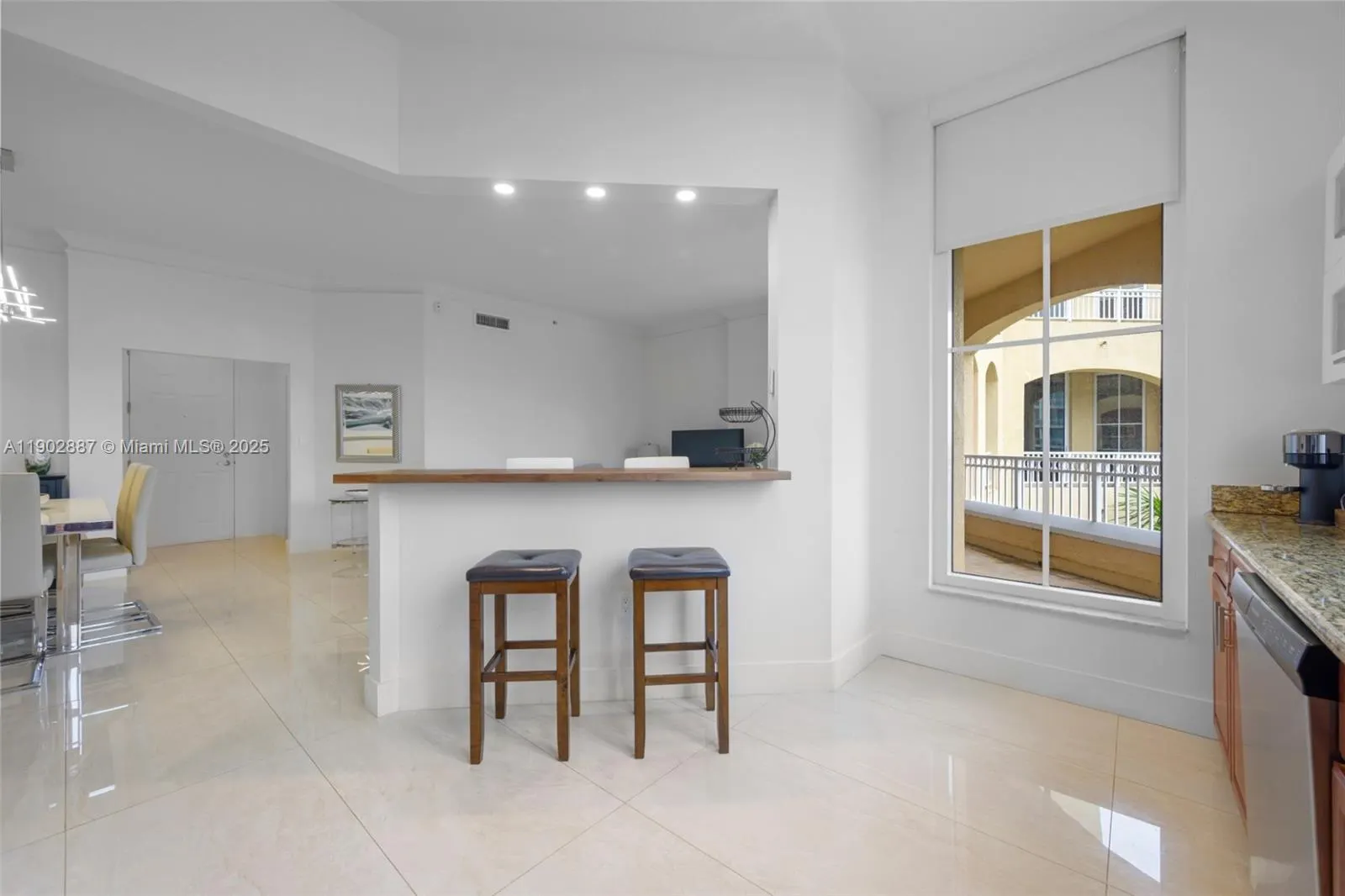 3001 NE 185 St, #613