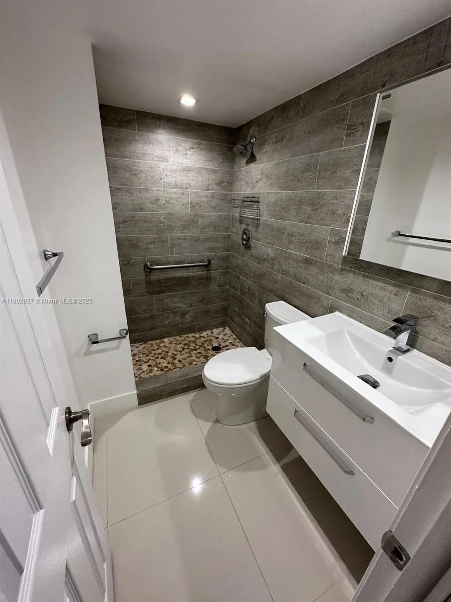 2801 NE 183rd St, #1909W