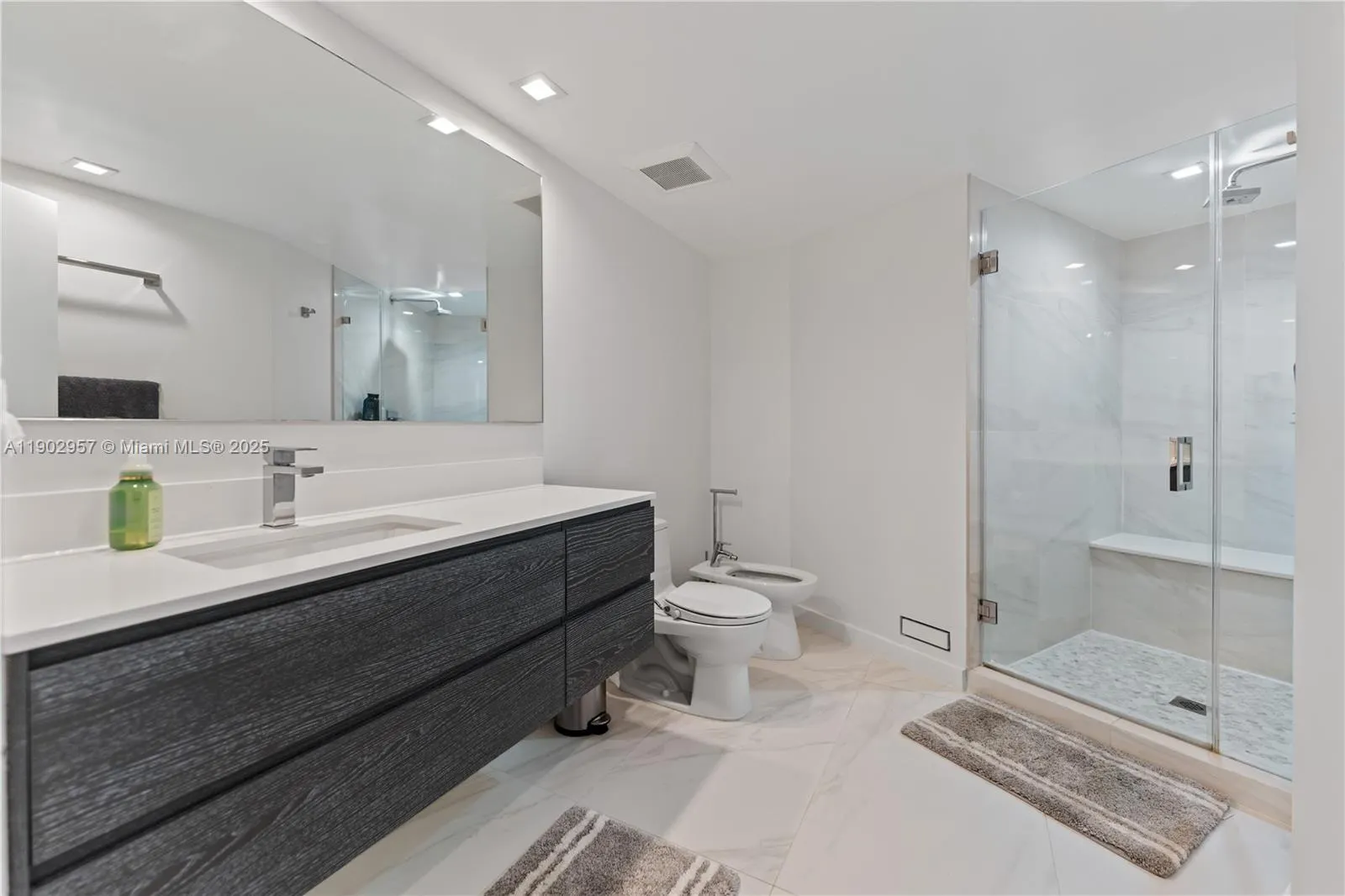 5660 Collins Ave, #2A