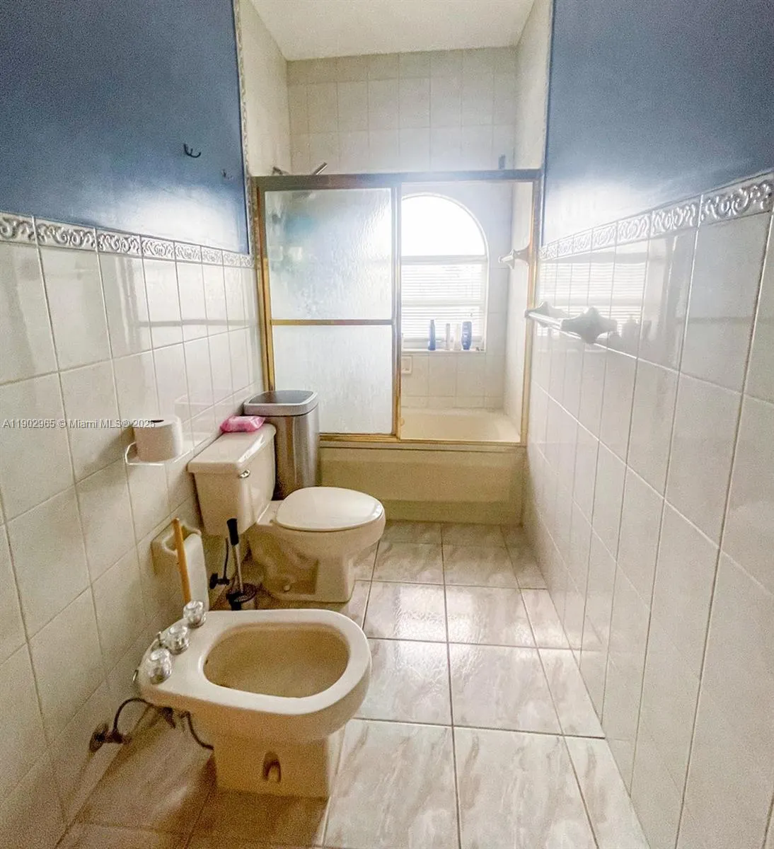 9008 Collins Ave, #402