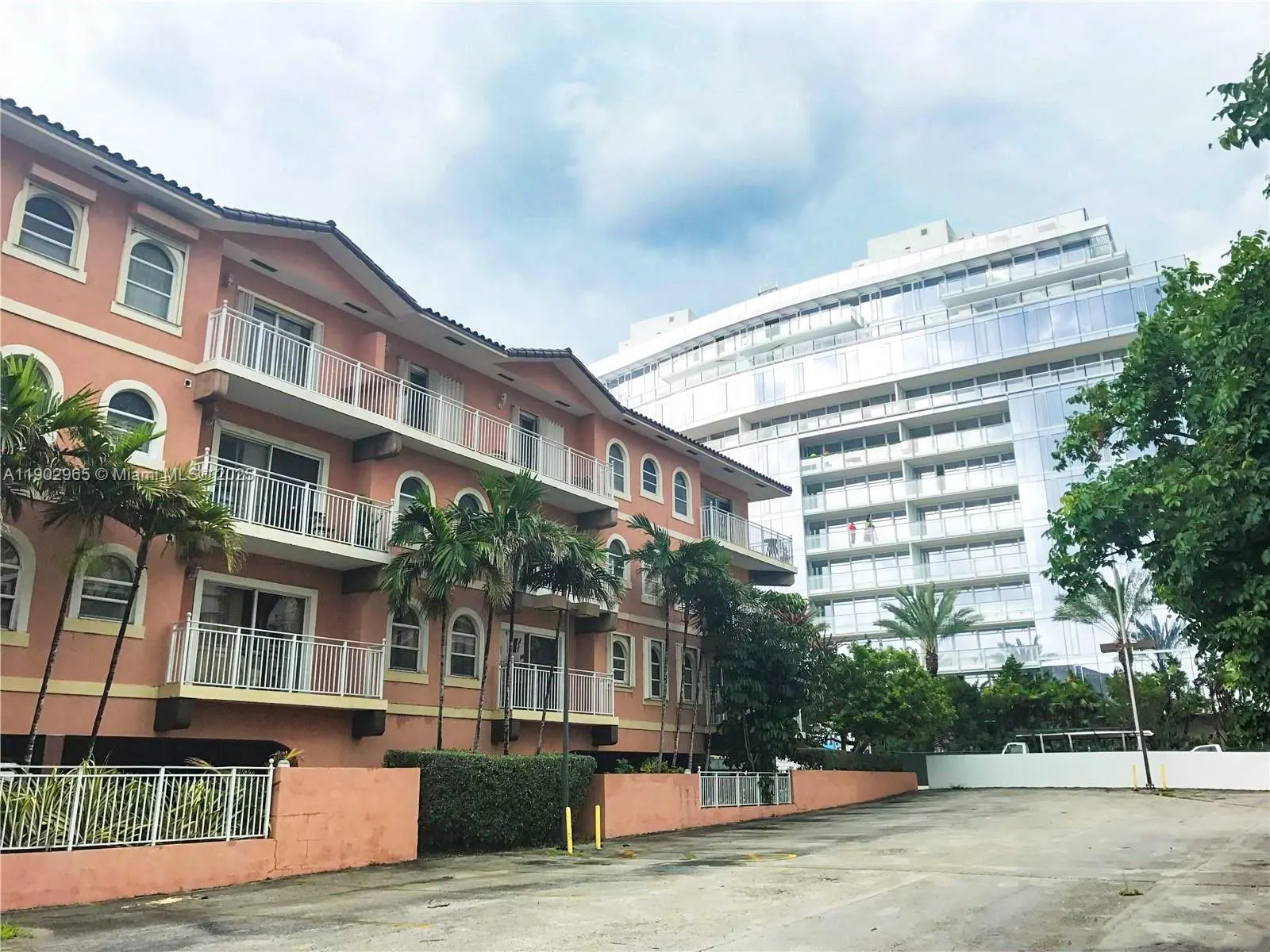 9008 Collins Ave, #402