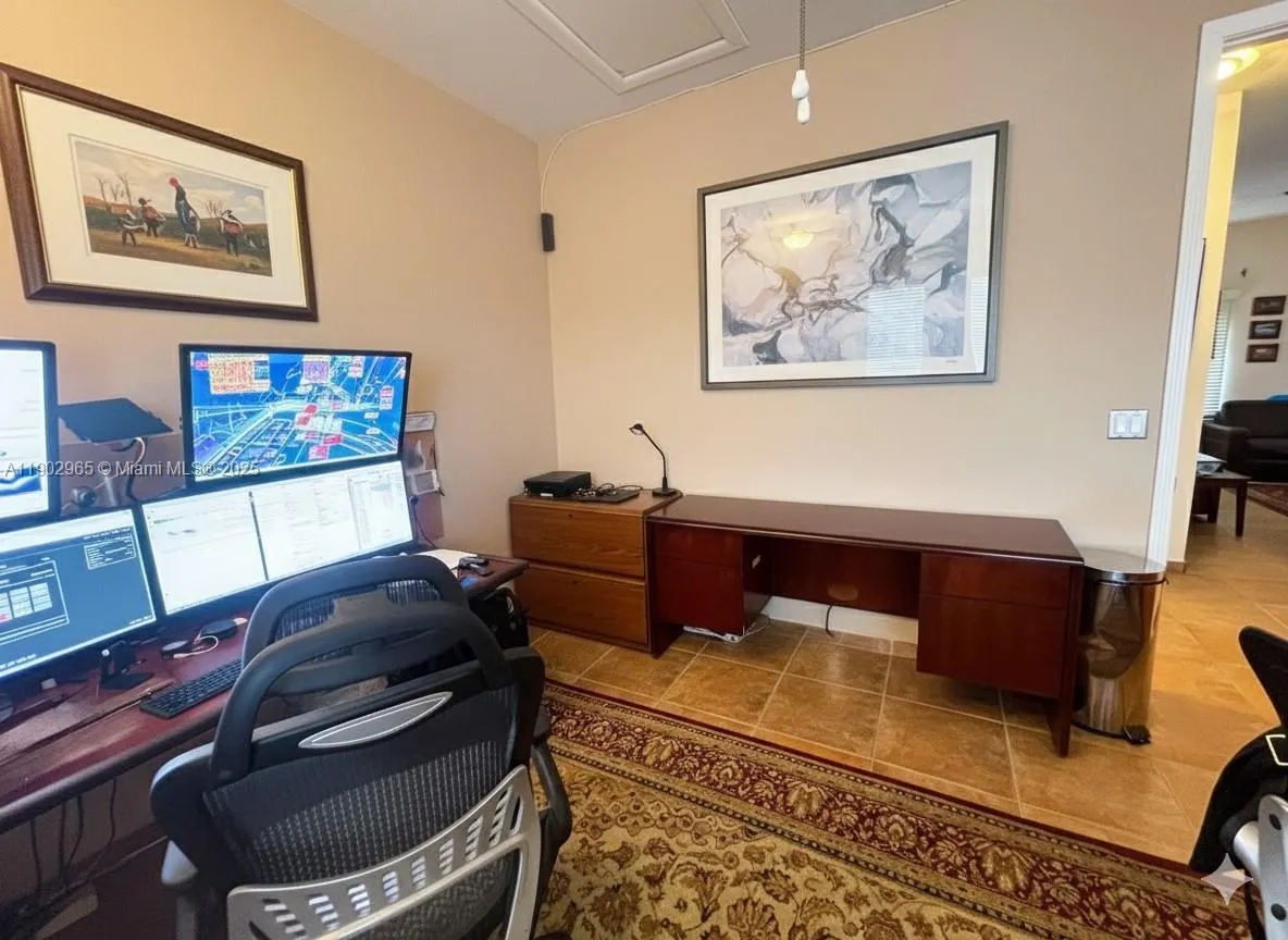 9008 Collins Ave, #402