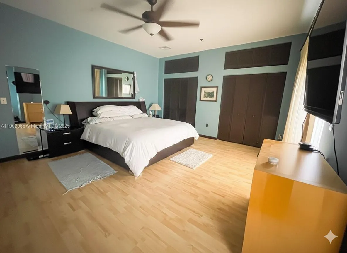 9008 Collins Ave, #402