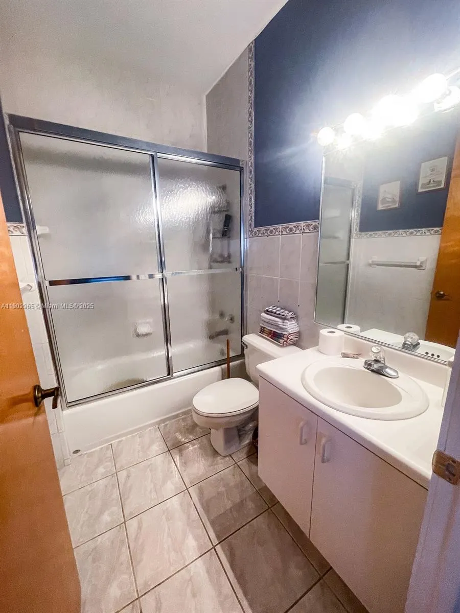 9008 Collins Ave, #402