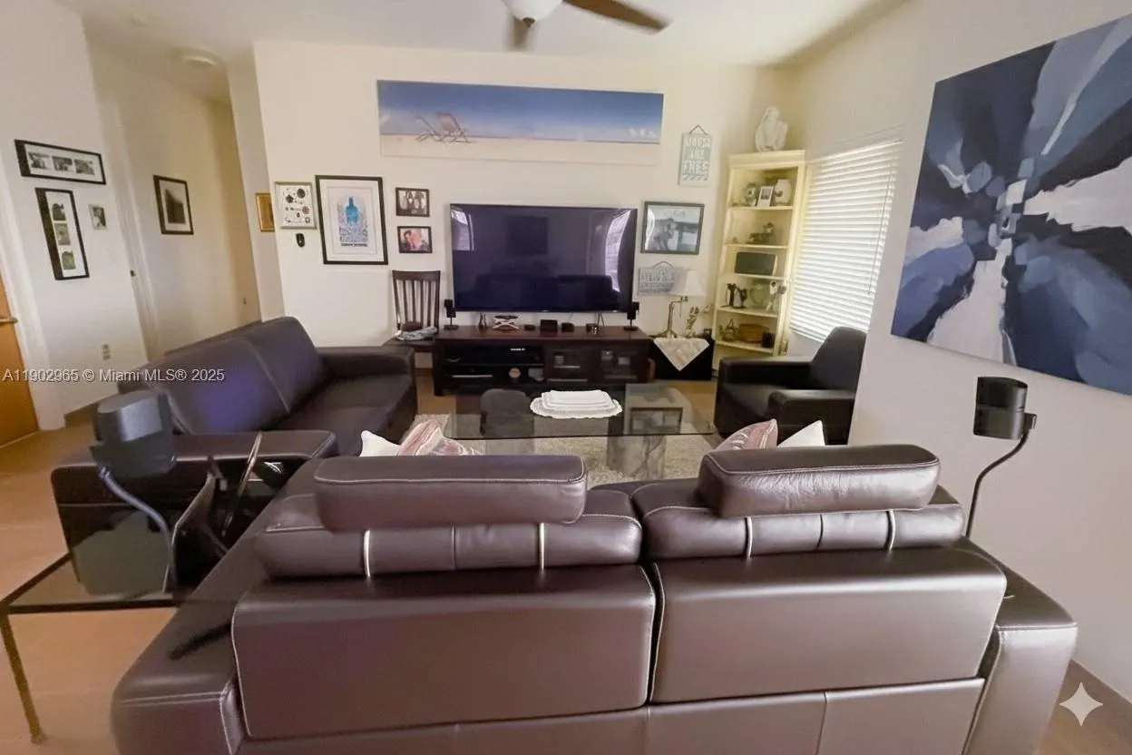 9008 Collins Ave, #402