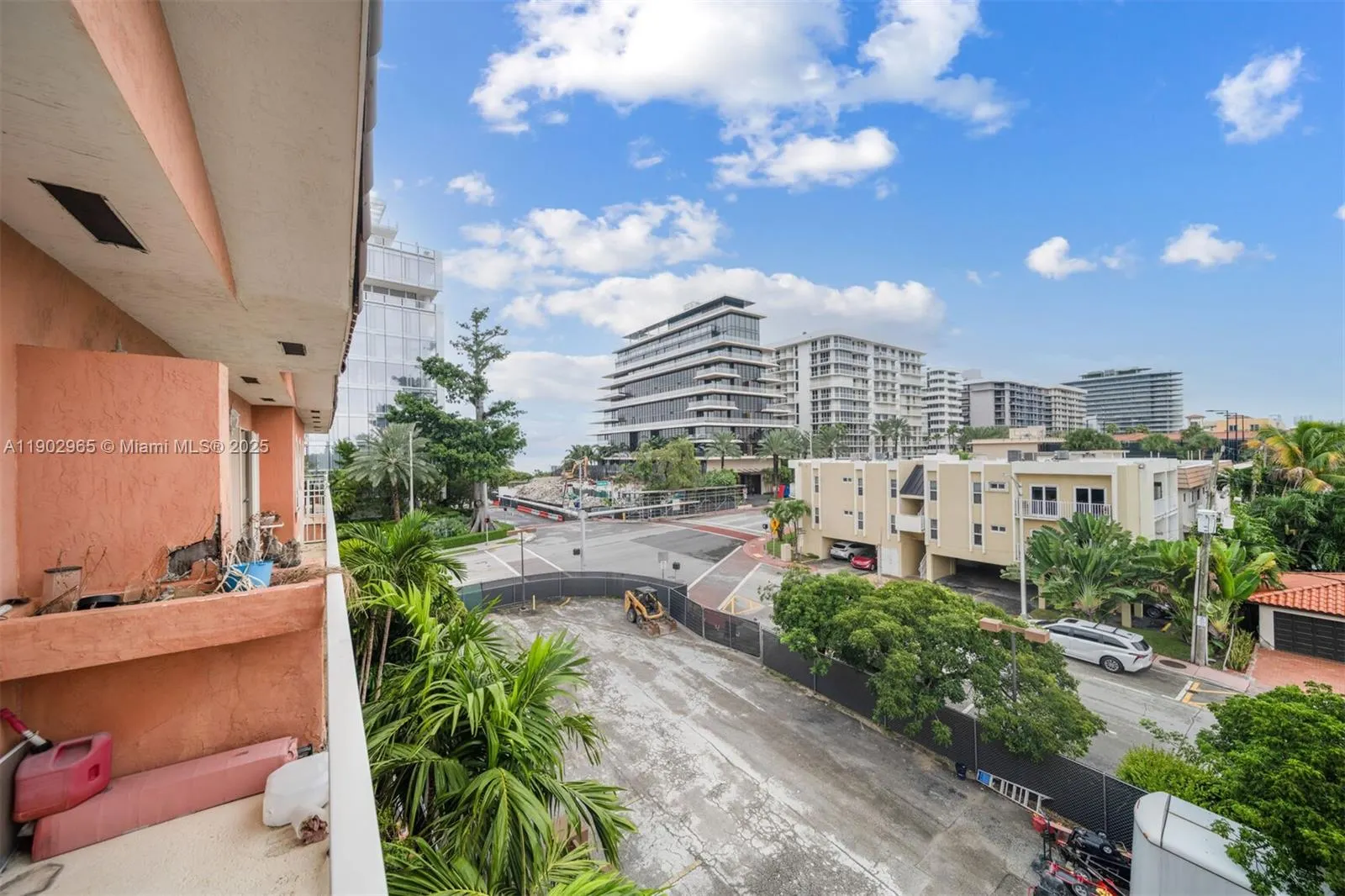 9008 Collins Ave, #402