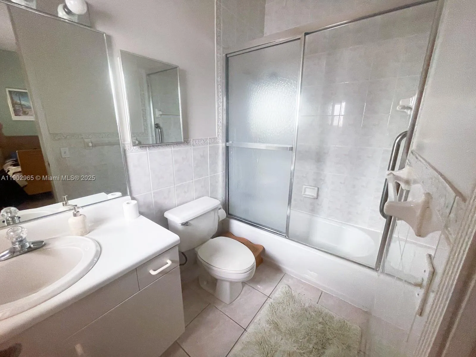 9008 Collins Ave, #402