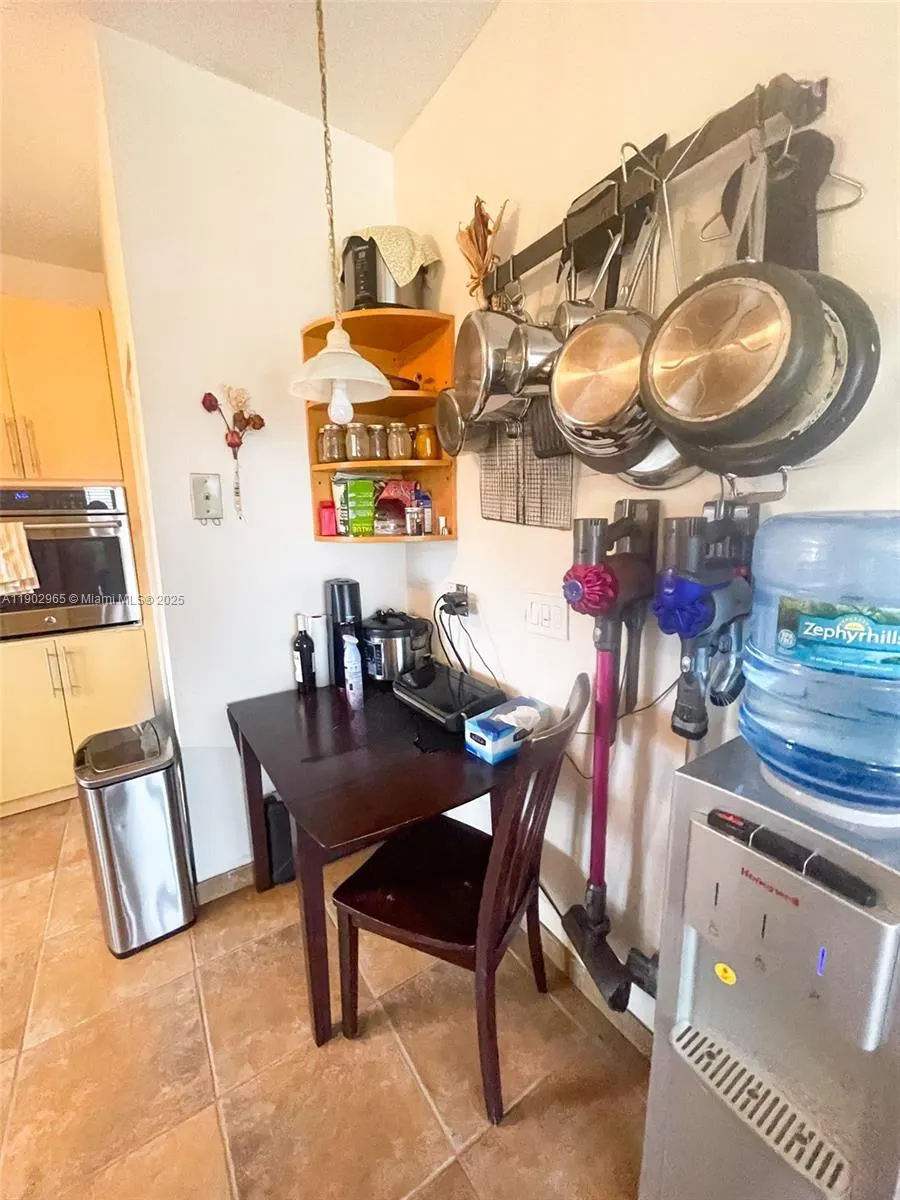 9008 Collins Ave, #402