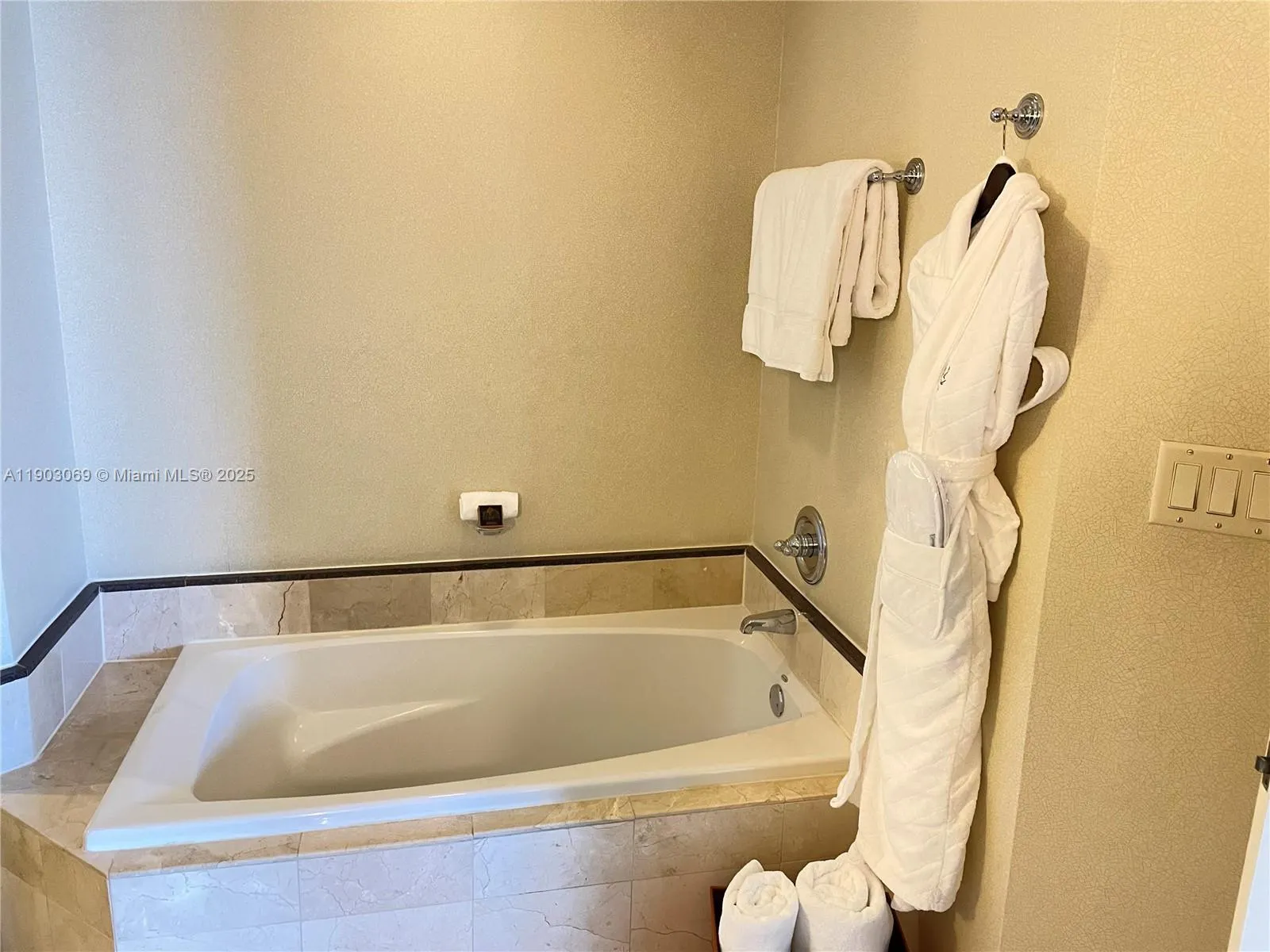 18001 Collins Ave, #2204