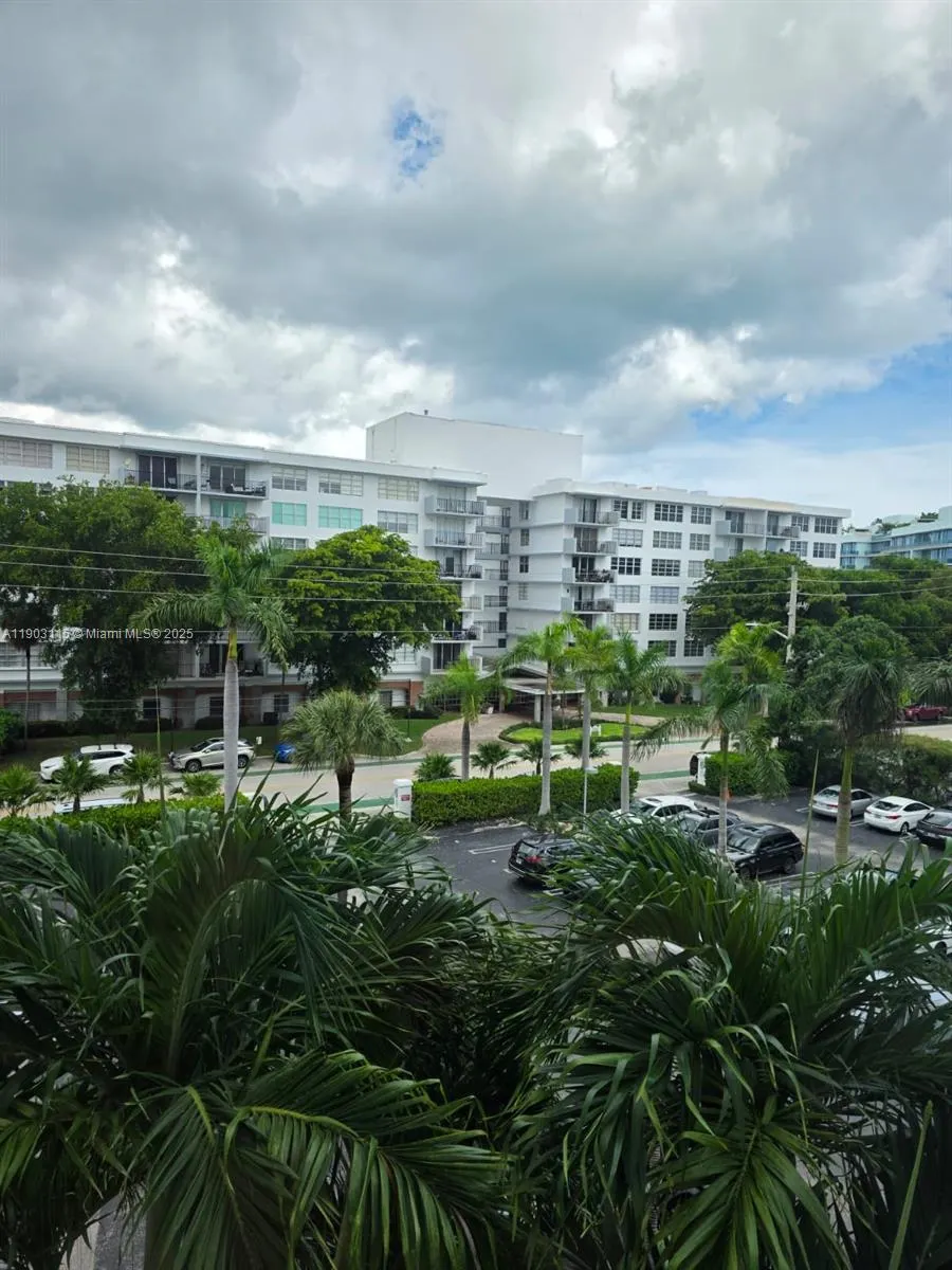 9102 W Bay Harbor Drive, #4-C