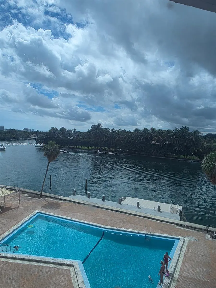 9102 W Bay Harbor Drive, #4-C