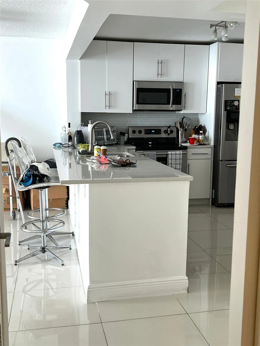 2780 NE 183rd St, #1110