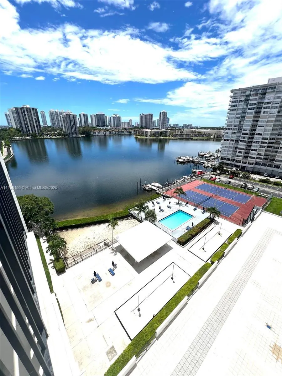 2780 NE 183rd St, #1110