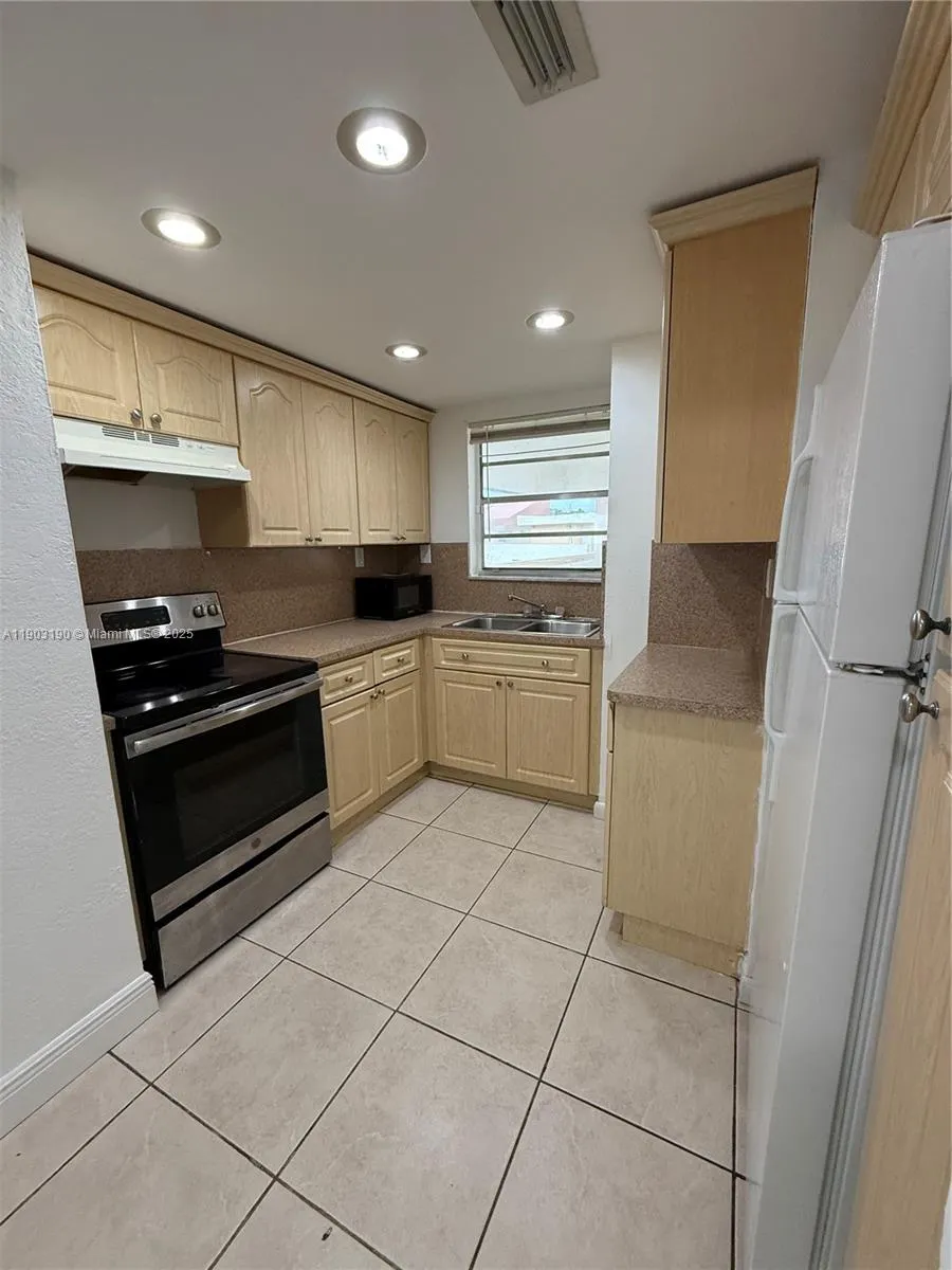 8820 Fontainebleau Blvd, #403