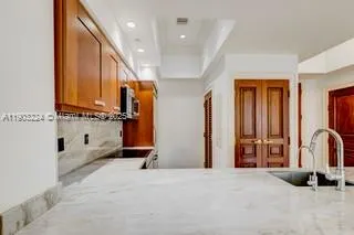 60 Edgewater Dr, #LE