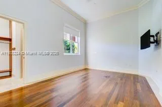 60 Edgewater Dr, #LE