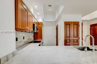 60 Edgewater Dr, #LE