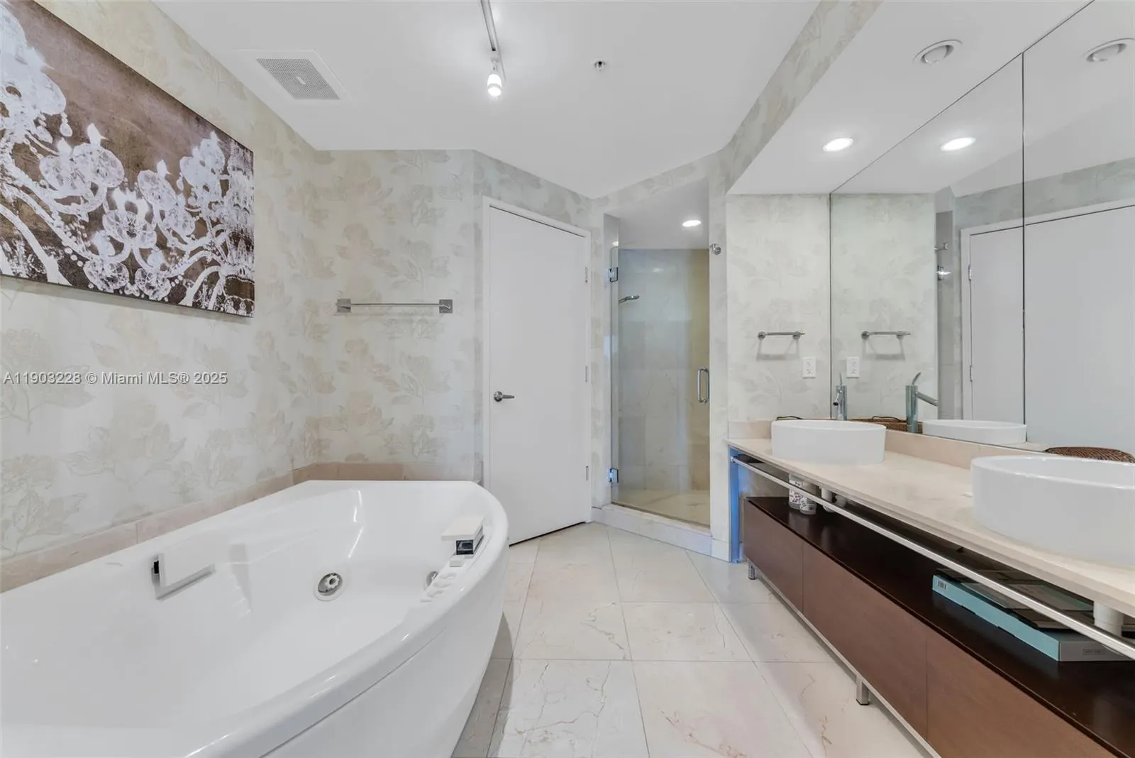 16275 Collins Ave, #1604