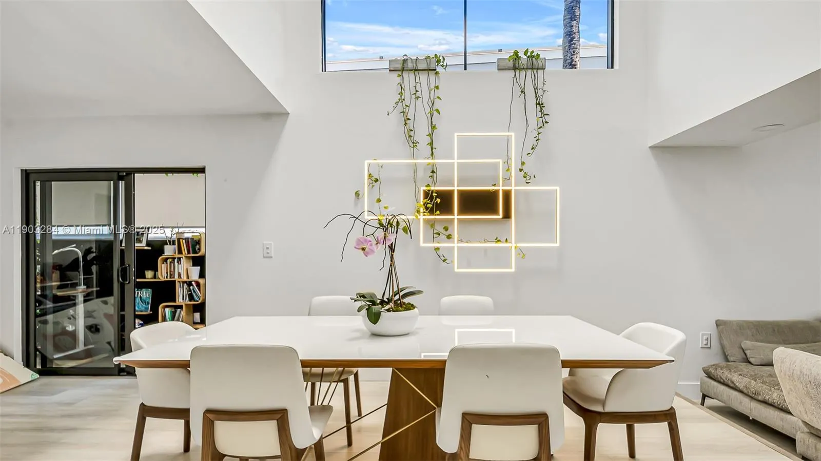 300 Poinciana Dr, #702