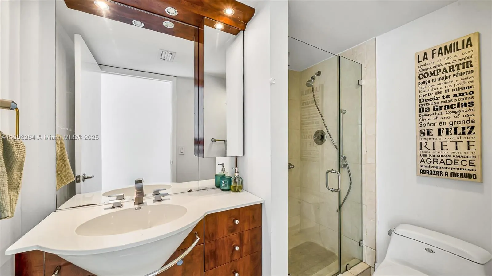 300 Poinciana Dr, #702