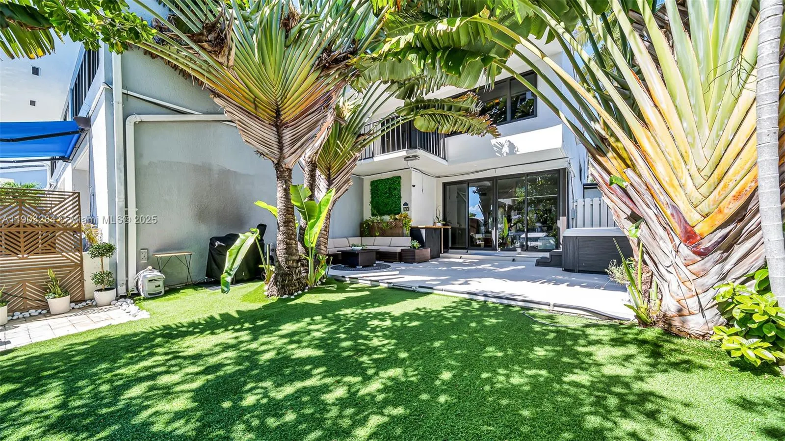 300 Poinciana Dr, #702