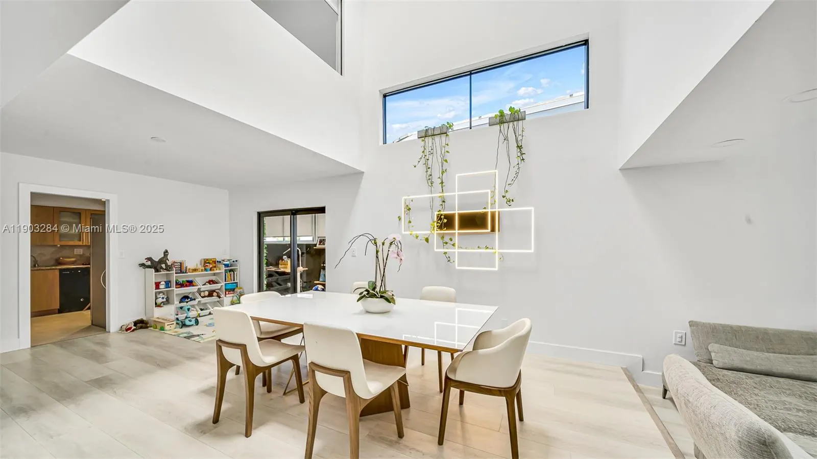 300 Poinciana Dr, #702