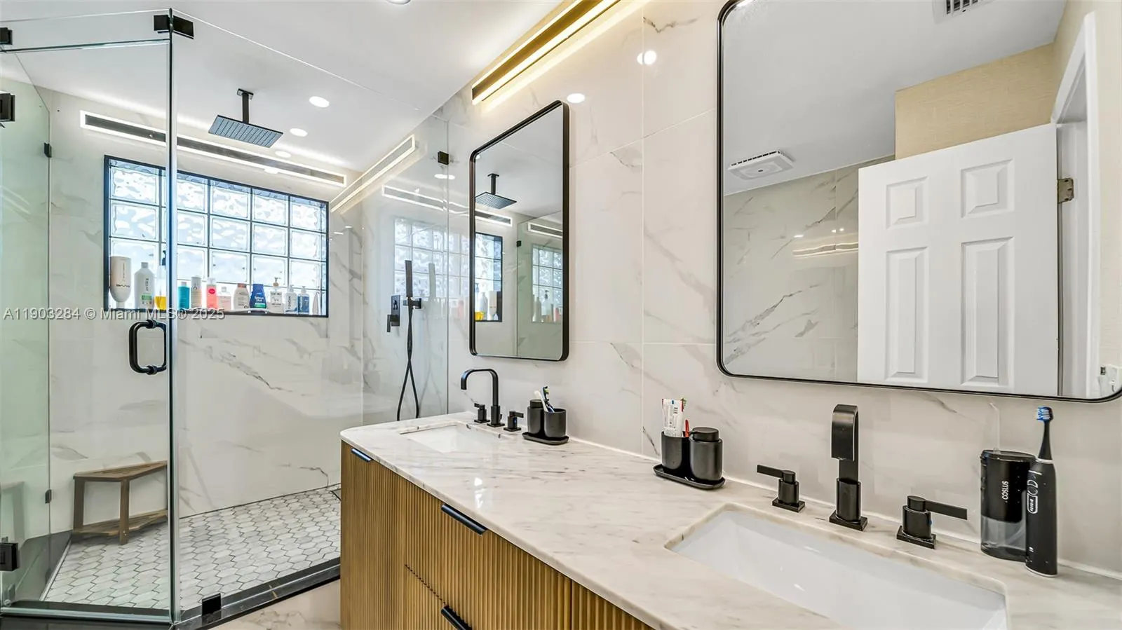 300 Poinciana Dr, #702