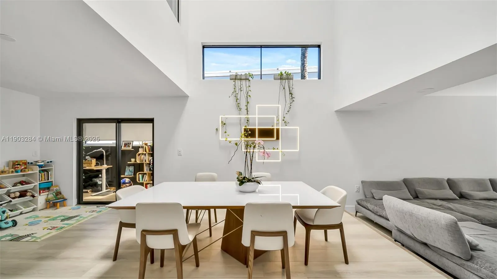 300 Poinciana Dr, #702