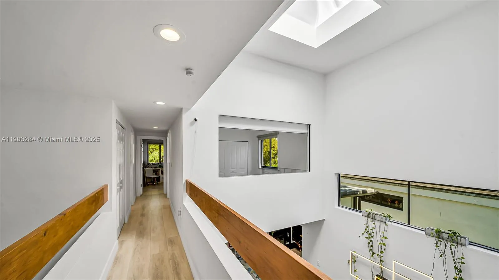 300 Poinciana Dr, #702