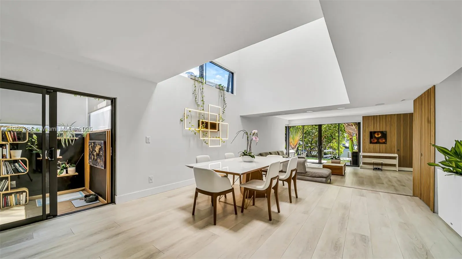 300 Poinciana Dr, #702